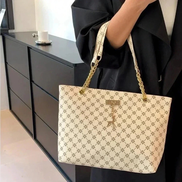 ⚠️Clearance Beige White Patterned Large Tote Shoulder Bag Gold Pendant - Picture 9 of 11